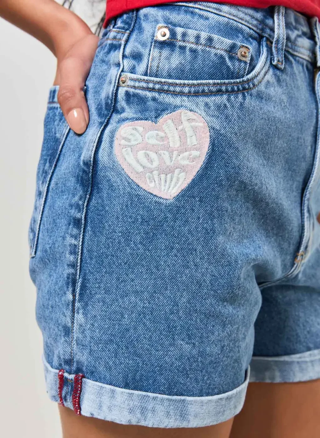 Short Jeans Cintura Alta Patchs