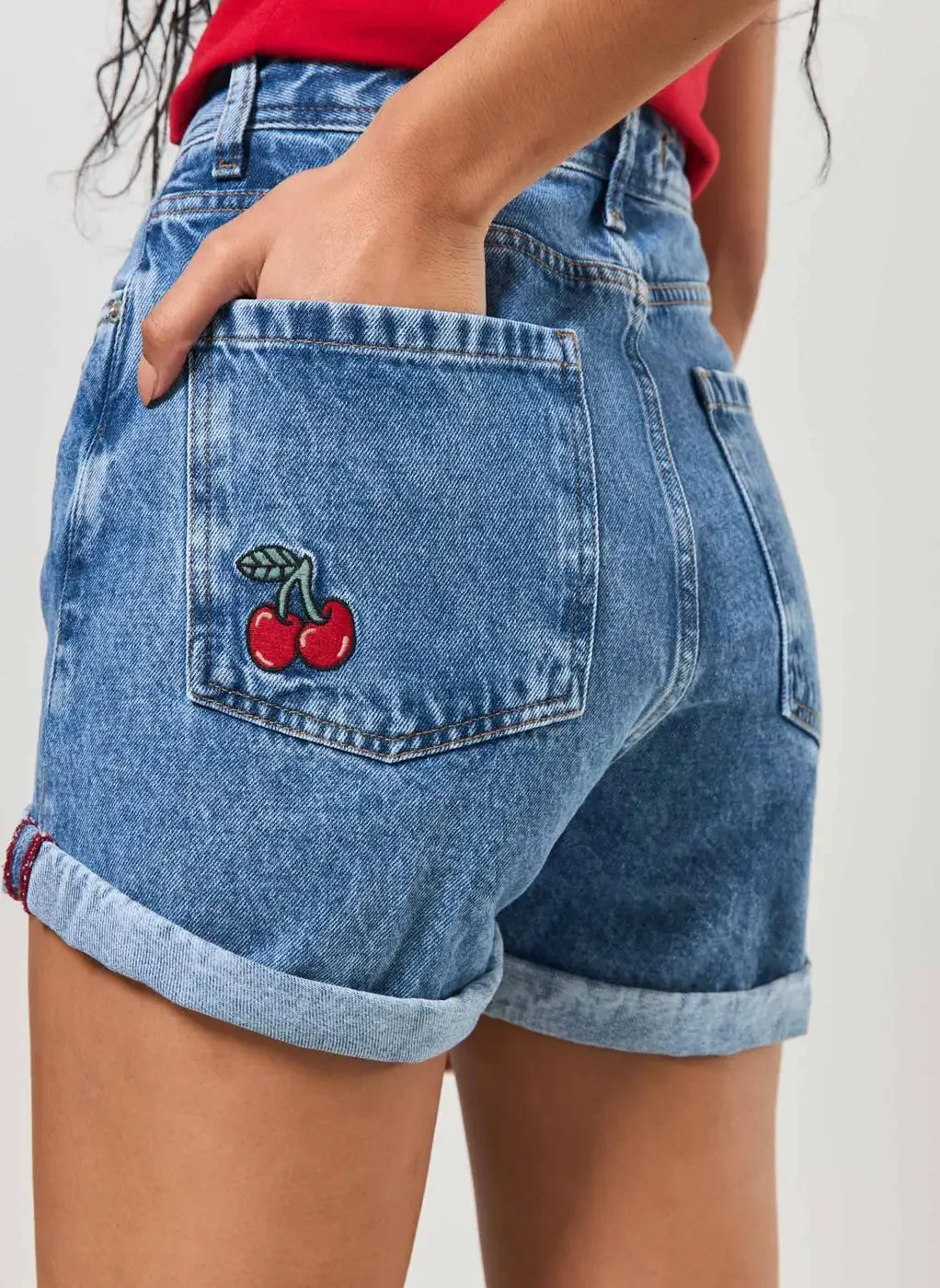 Short Jeans Cintura Alta Patchs