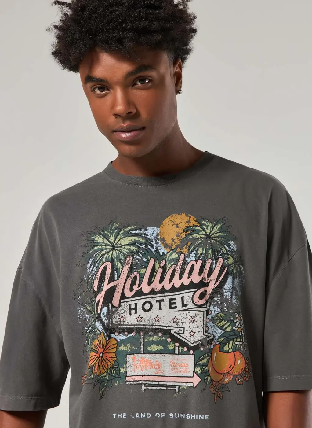 Camiseta Preta Oversized Holiday