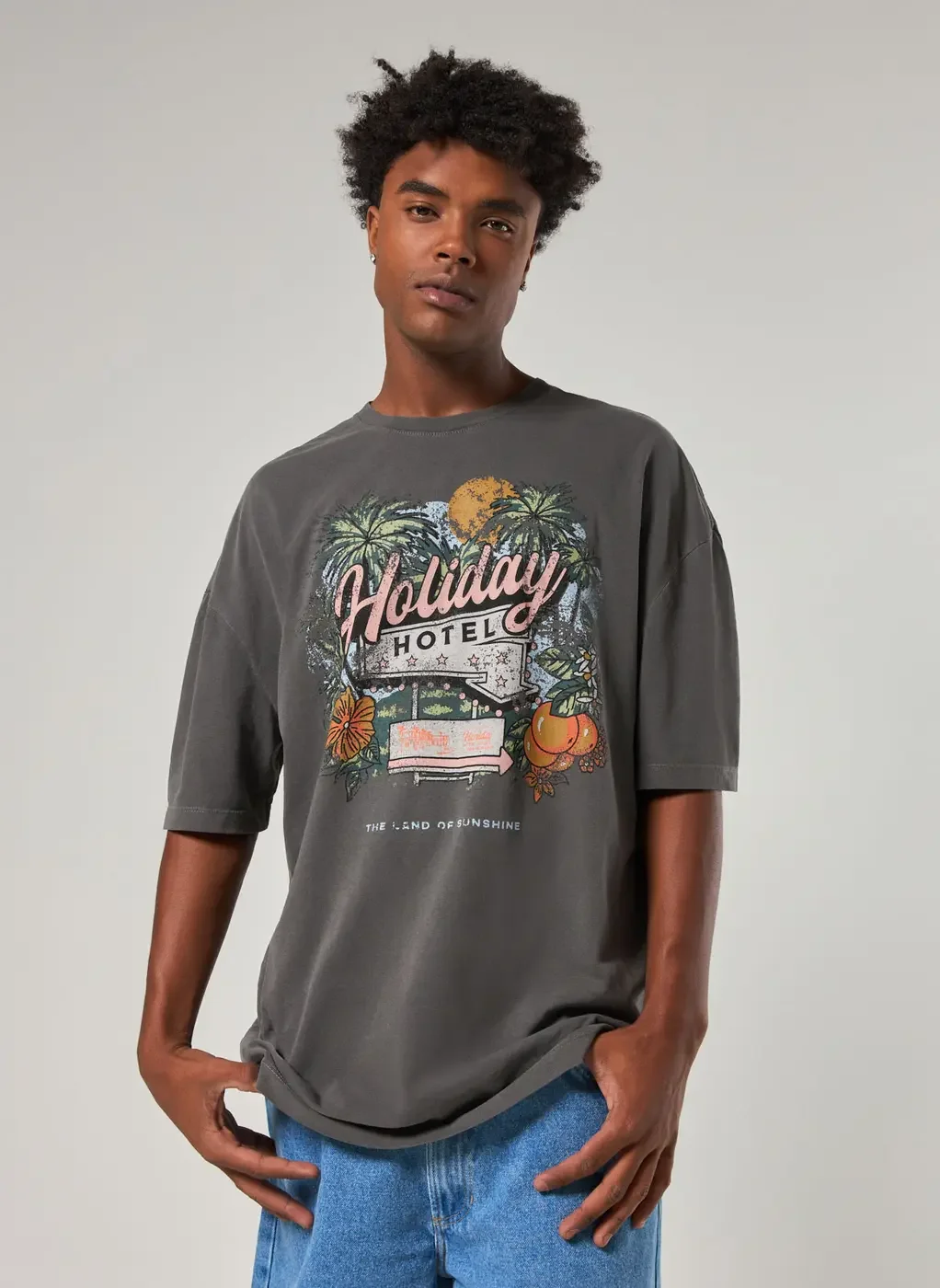 Camiseta Preta Oversized Holiday