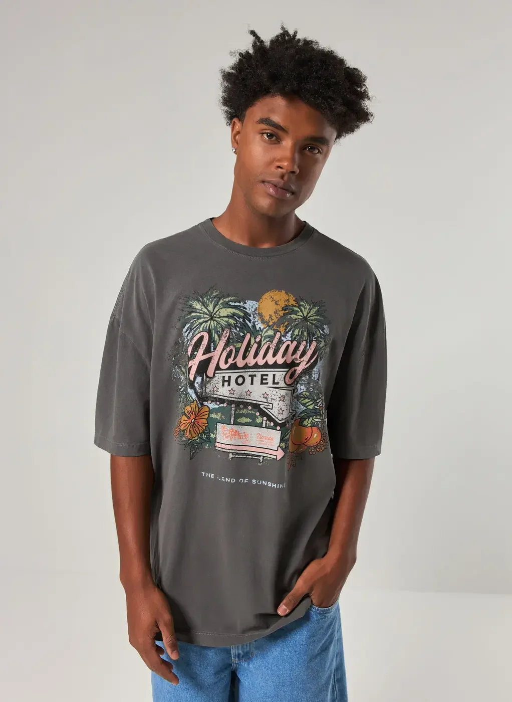 Camiseta Preta Oversized Holiday