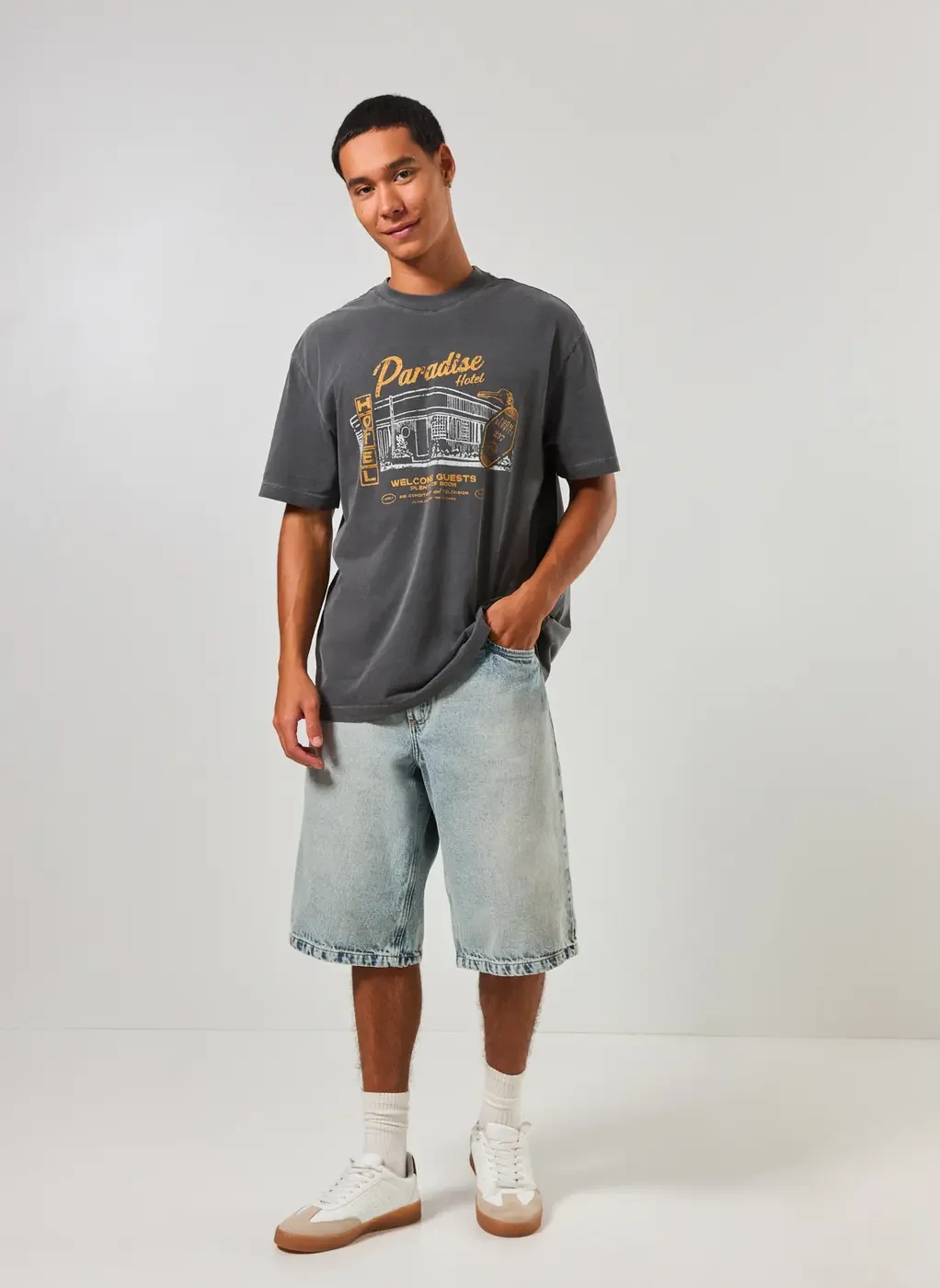 Camiseta Preta Estonada Box Hotel