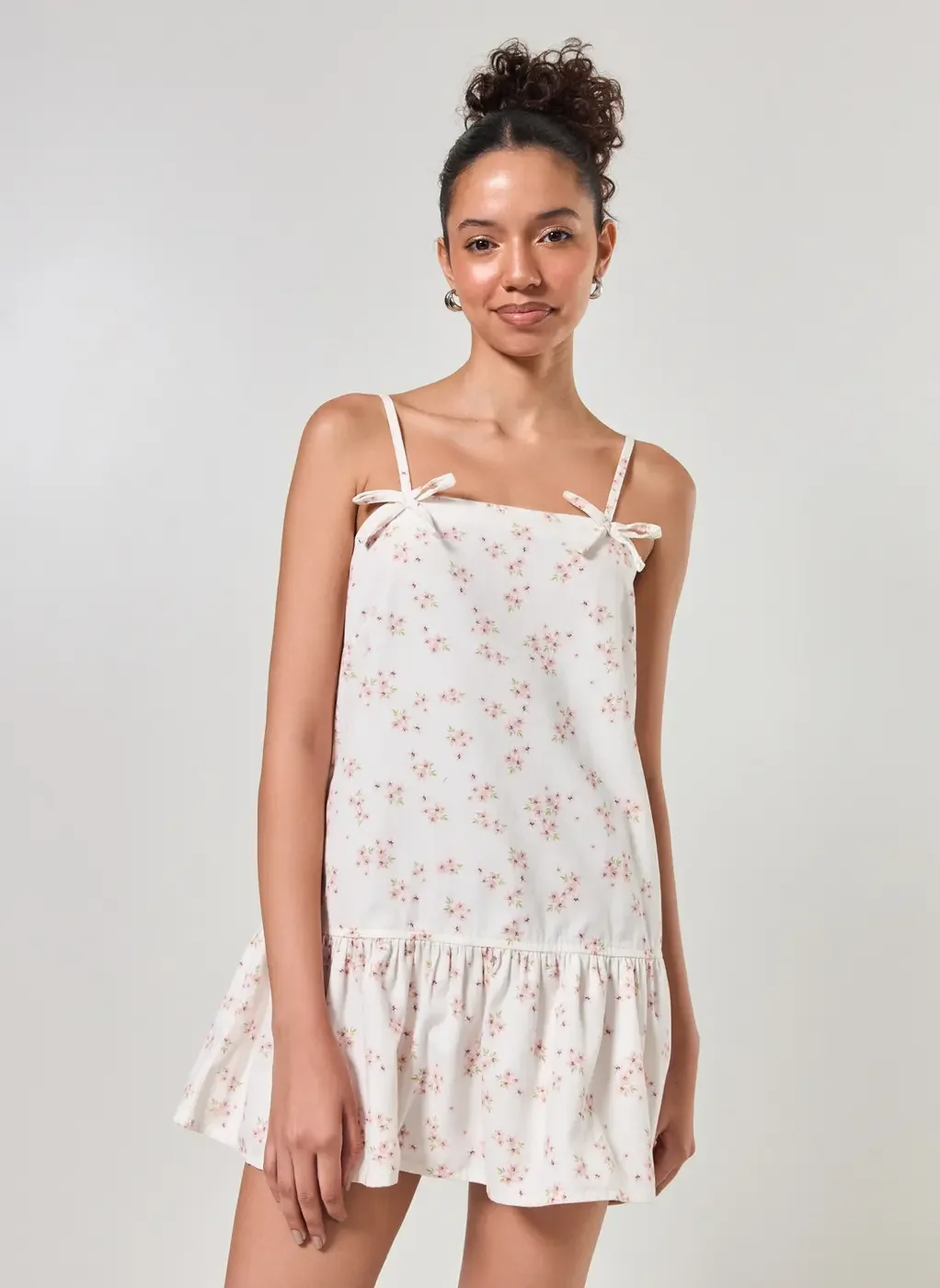 Vestido Sarja Off-White Com Florzinhas