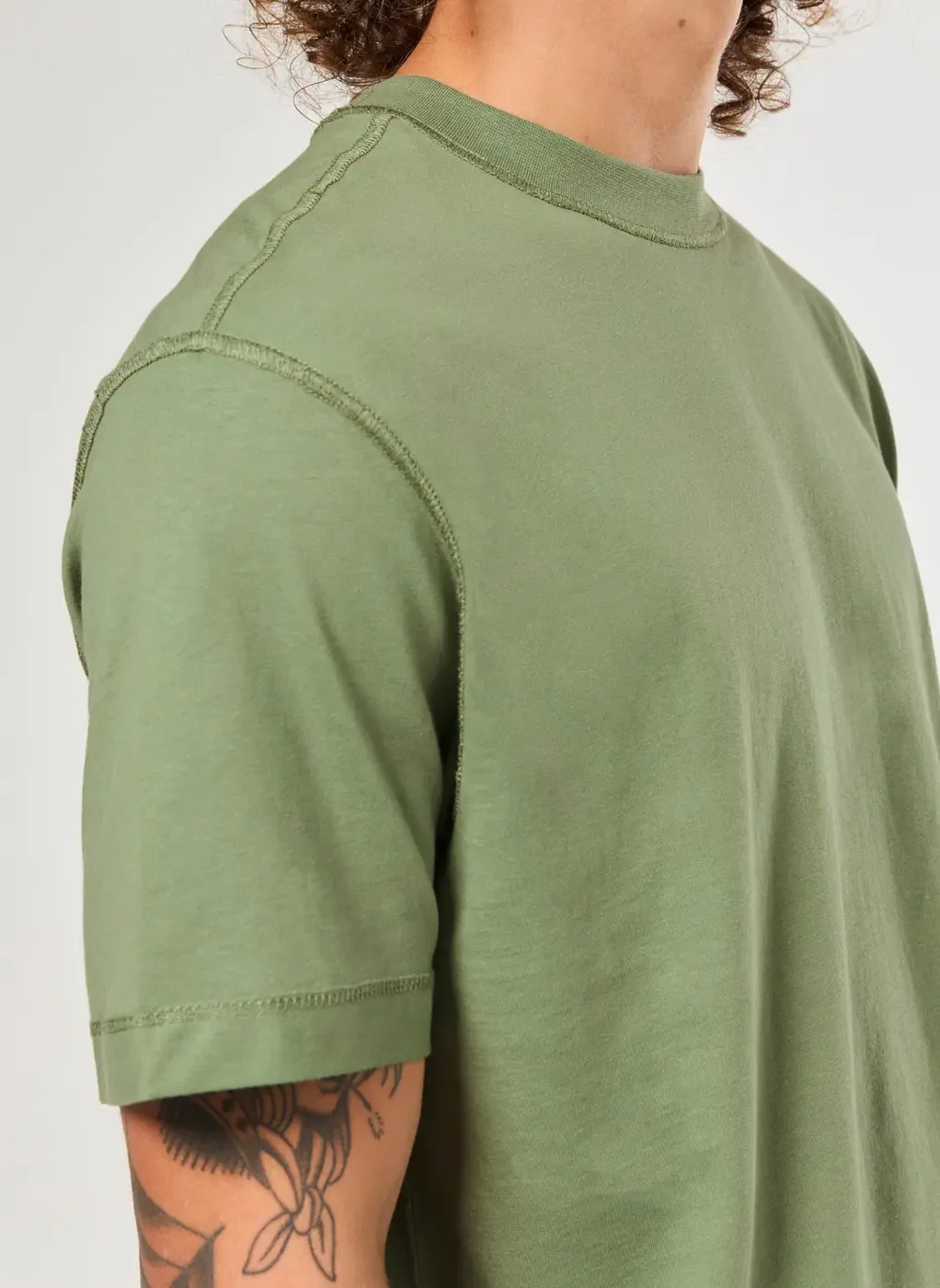 Camiseta Comfort Costuras Avessas