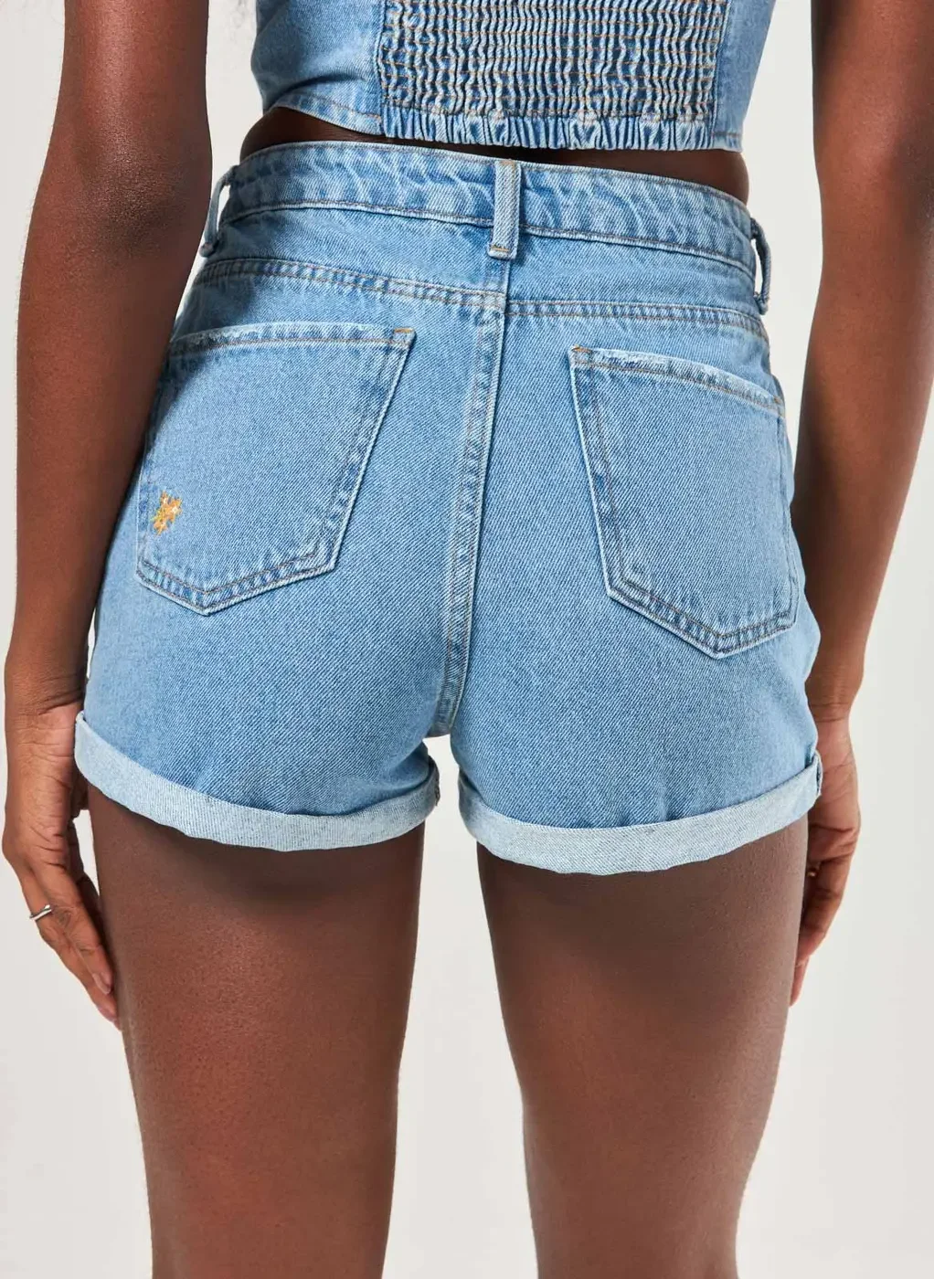 Short Mom Jeans Cintura Alta Florzinhas