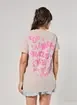 Camiseta Areia Com Escrito Rosa