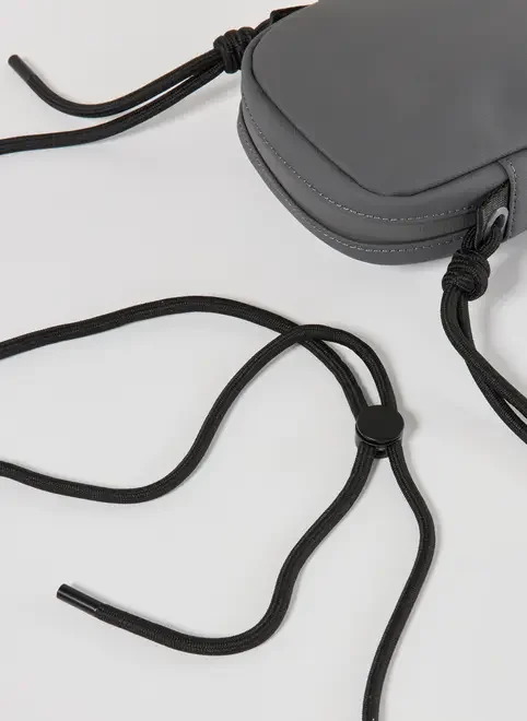 Bolsa Crossbody Cinza Com Cordas