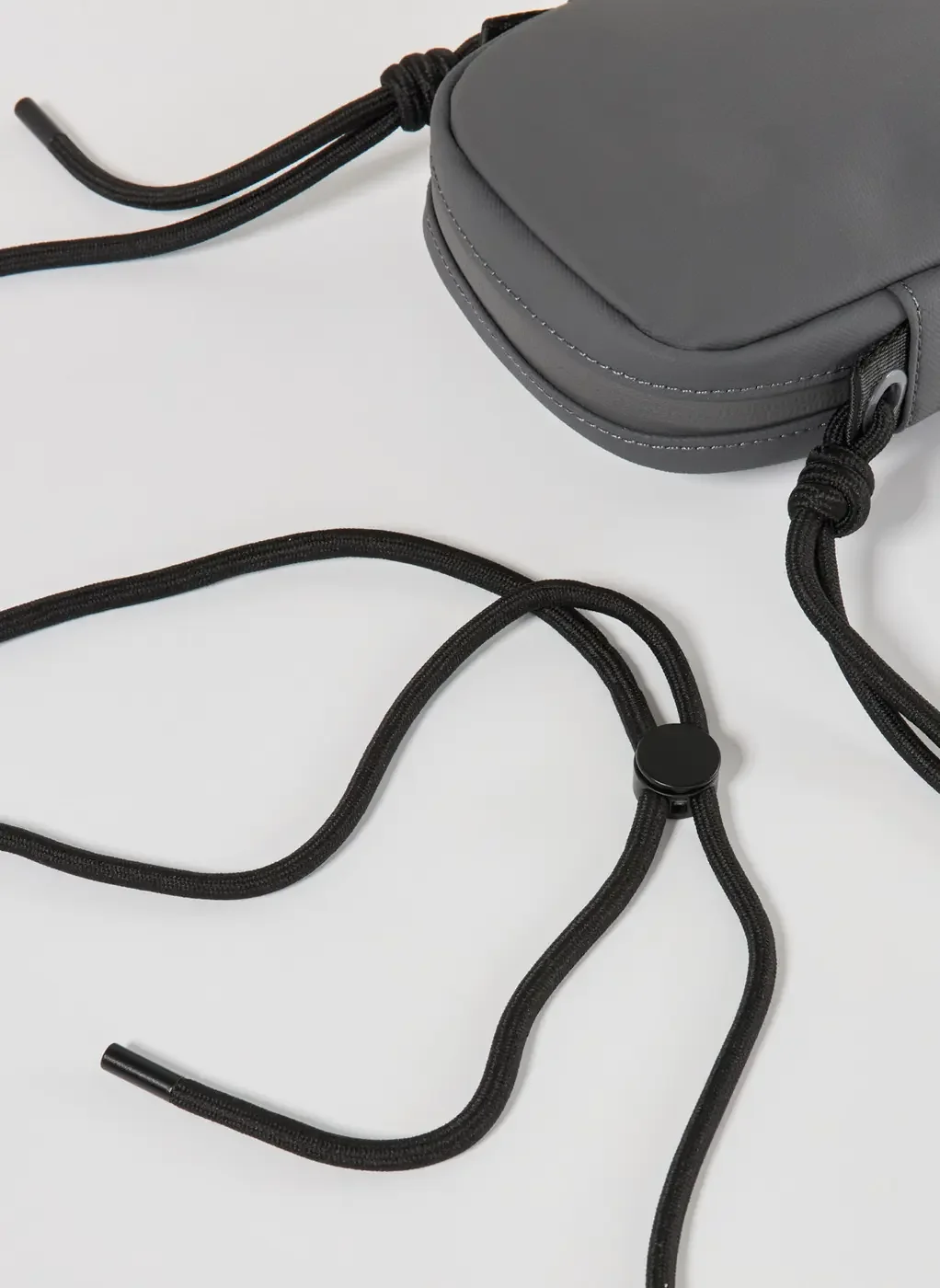 Bolsa Crossbody Cinza Com Cordas