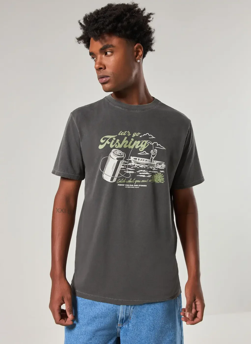 Camiseta Regular Preta Estonada Fishing