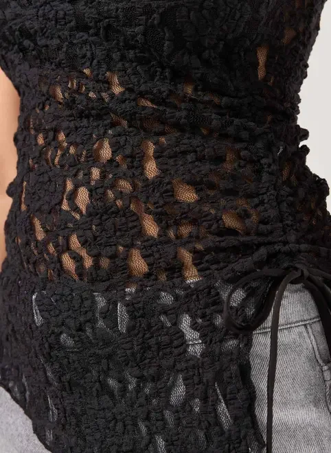 Blusa Em Renda Barra Assimétrica