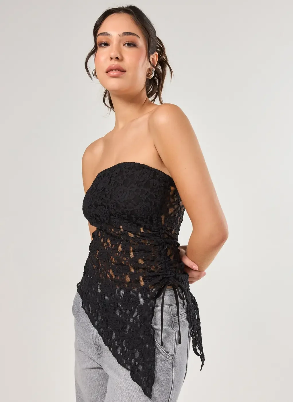 Blusa Em Renda Barra Assimétrica