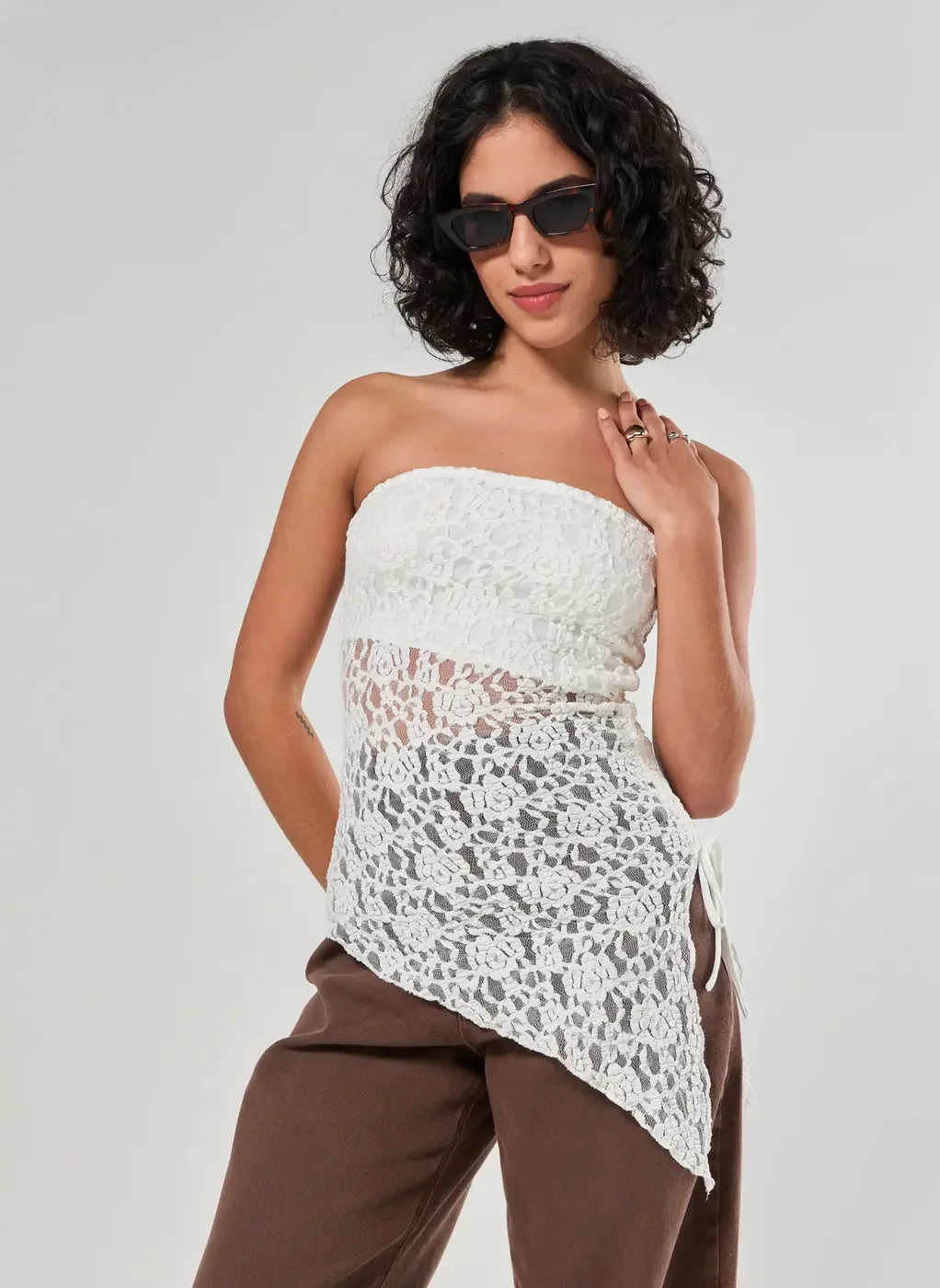 Blusa Em Renda Barra Assimétrica