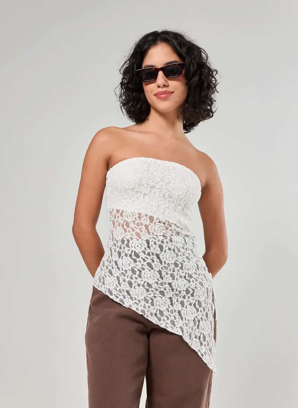 Blusa Em Renda Barra Assimétrica