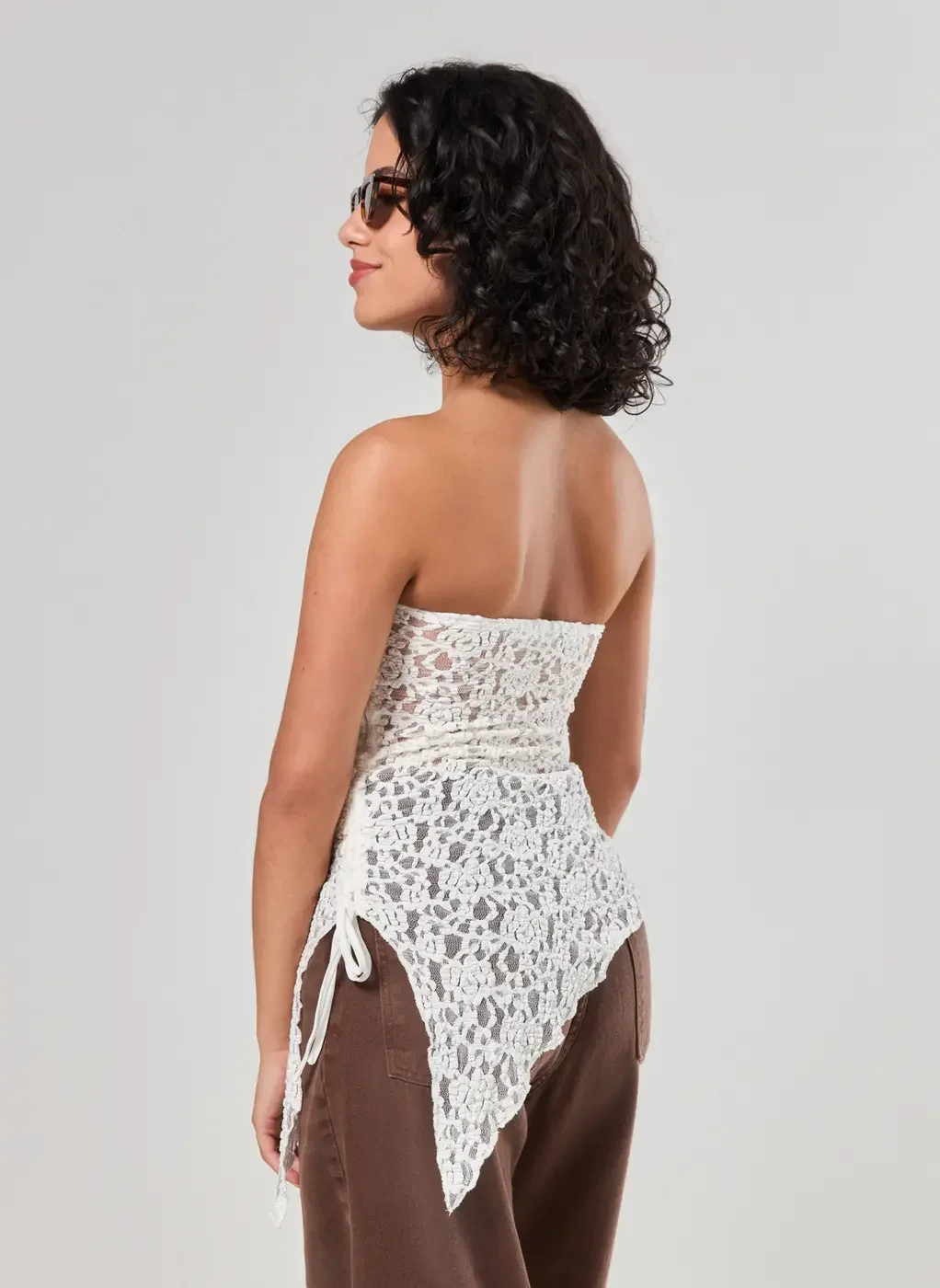 Blusa Em Renda Barra Assimétrica