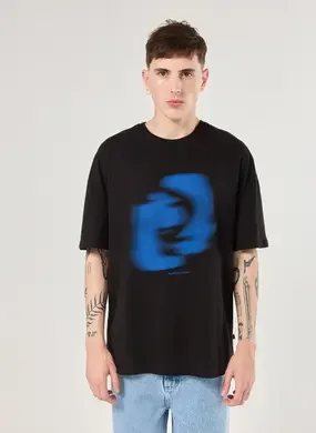 Camiseta Preta Oversized Estampa Blurred