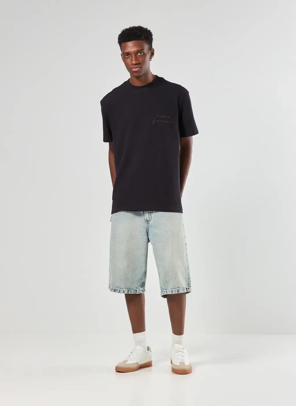 Camiseta Comfort Preta Atoalhada Bordado