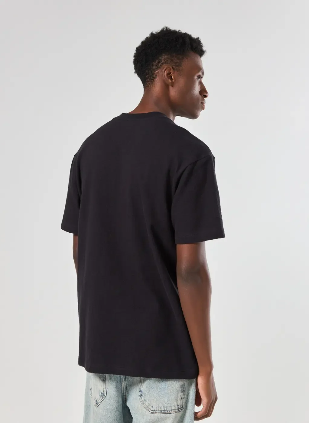 Camiseta Comfort Preta Atoalhada Bordado