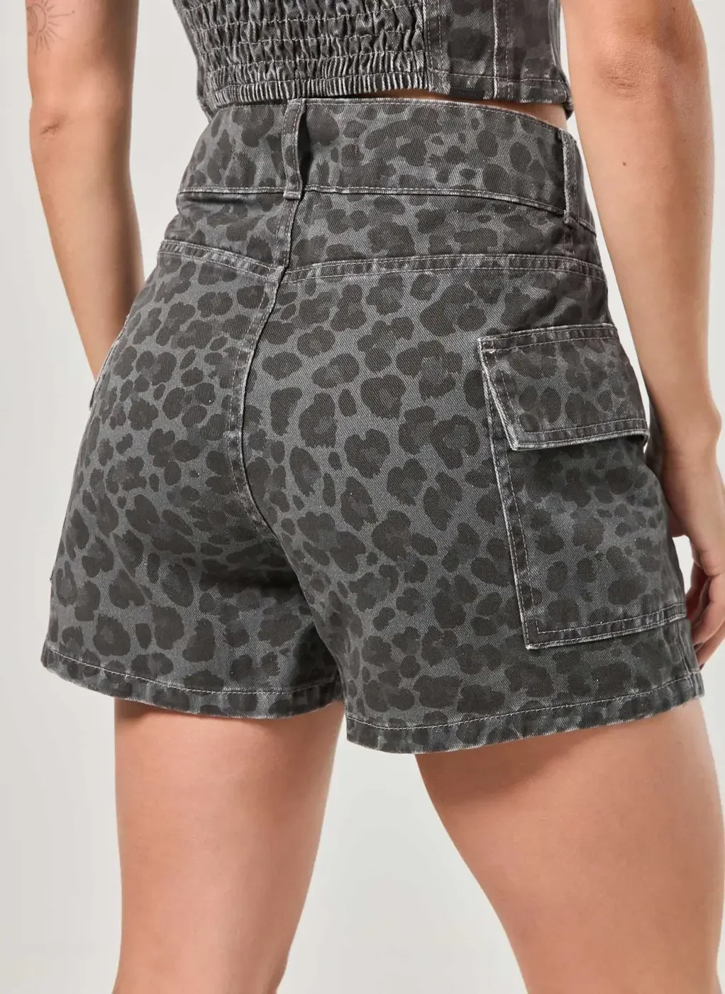 Short Saia Sarja Cargo Oncinha Black