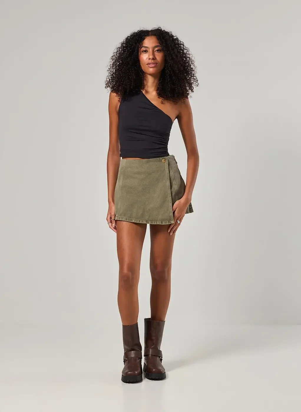 Short Saia Em Sarja Verde Militar