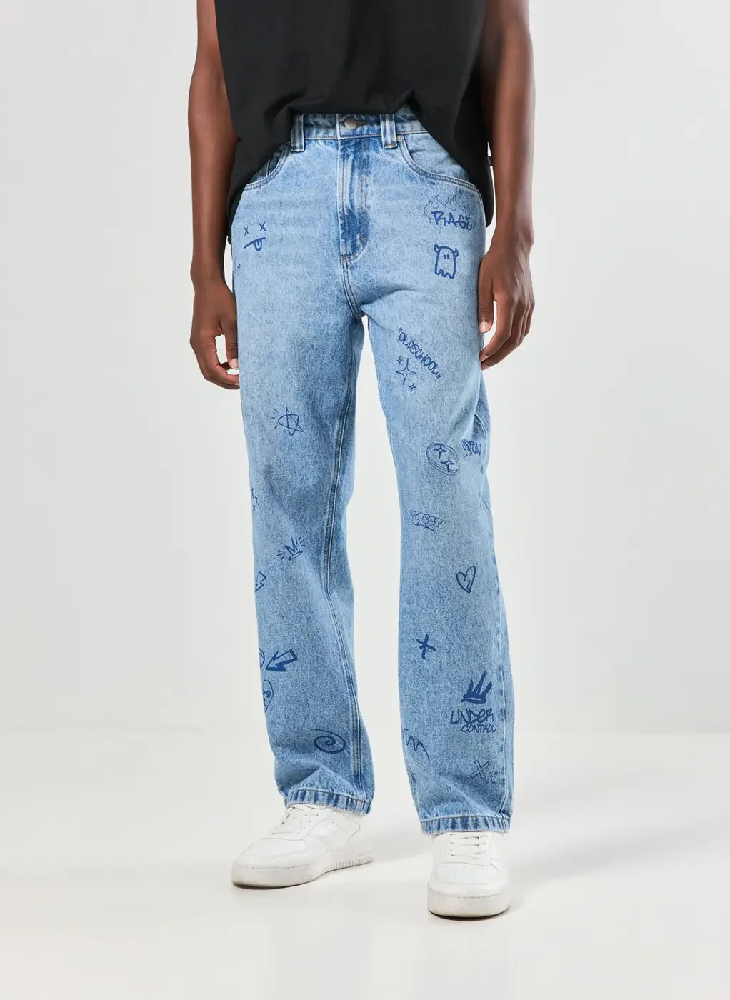 Calça Jeans Reta Com Desenhos