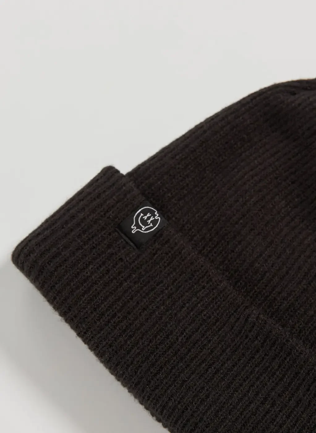 Gorro Preto Com Etiqueta De Tecido