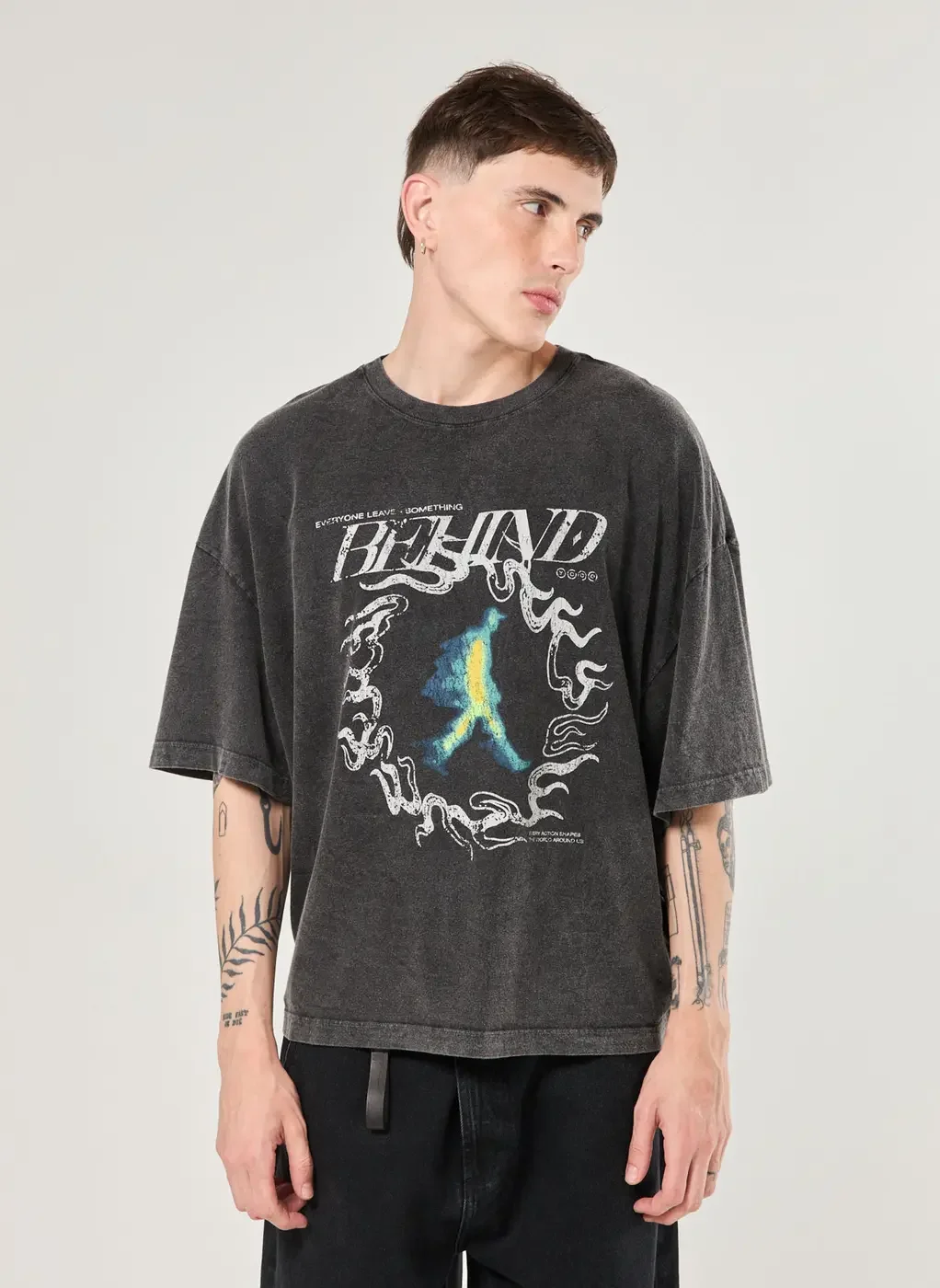 Camiseta Oversized Cropped Marmorizada Behind