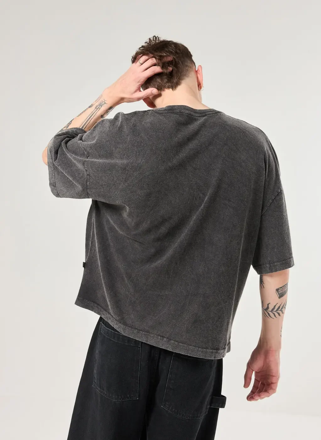 Camiseta Oversized Cropped Marmorizada Behind