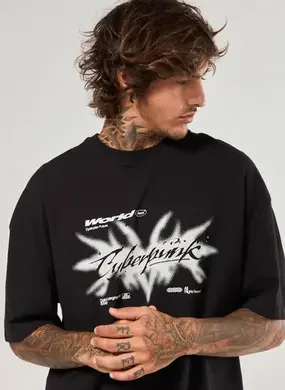 Camiseta Preta Oversized Cyberpunk
