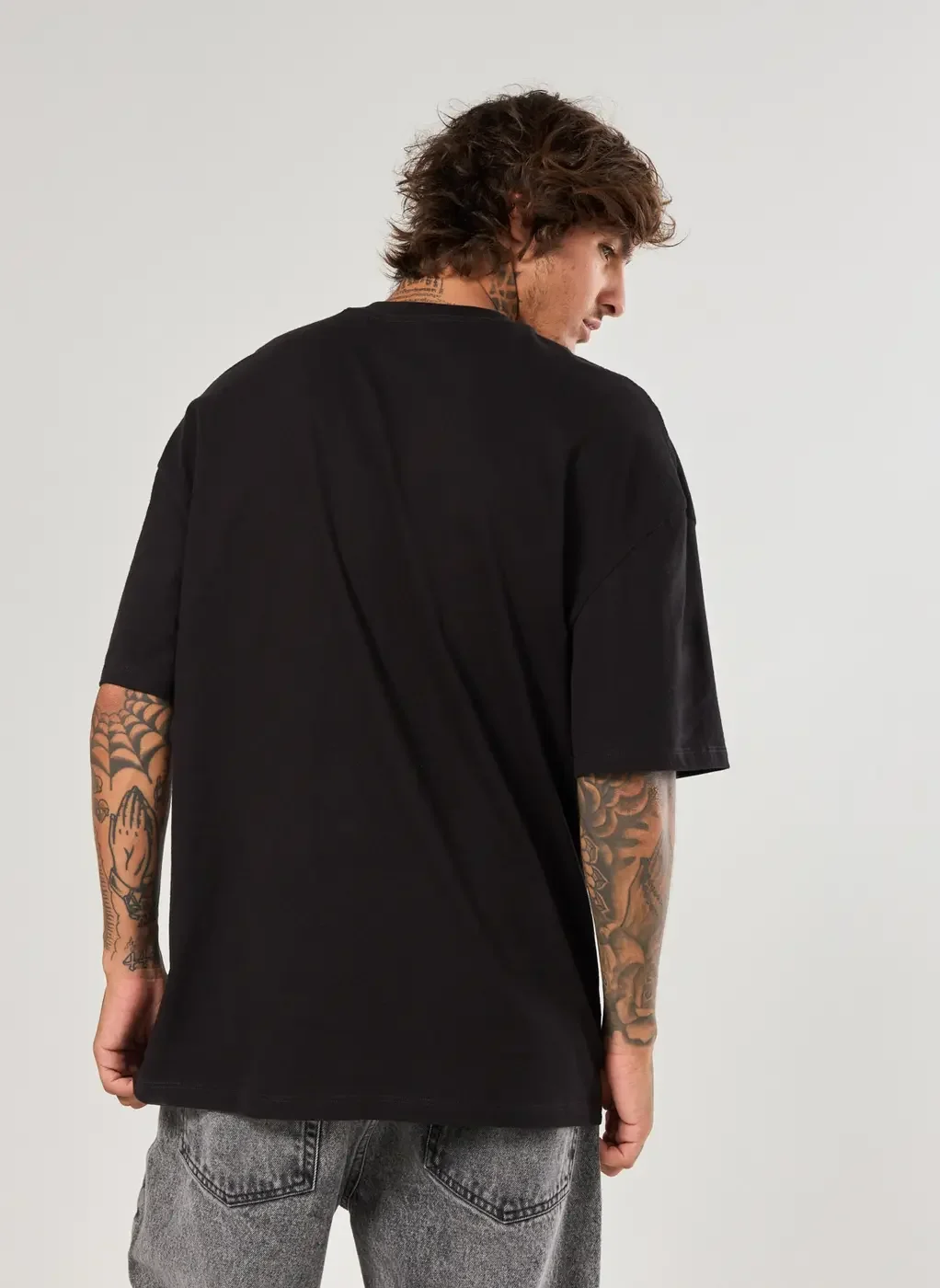 Camiseta Preta Oversized Cyberpunk