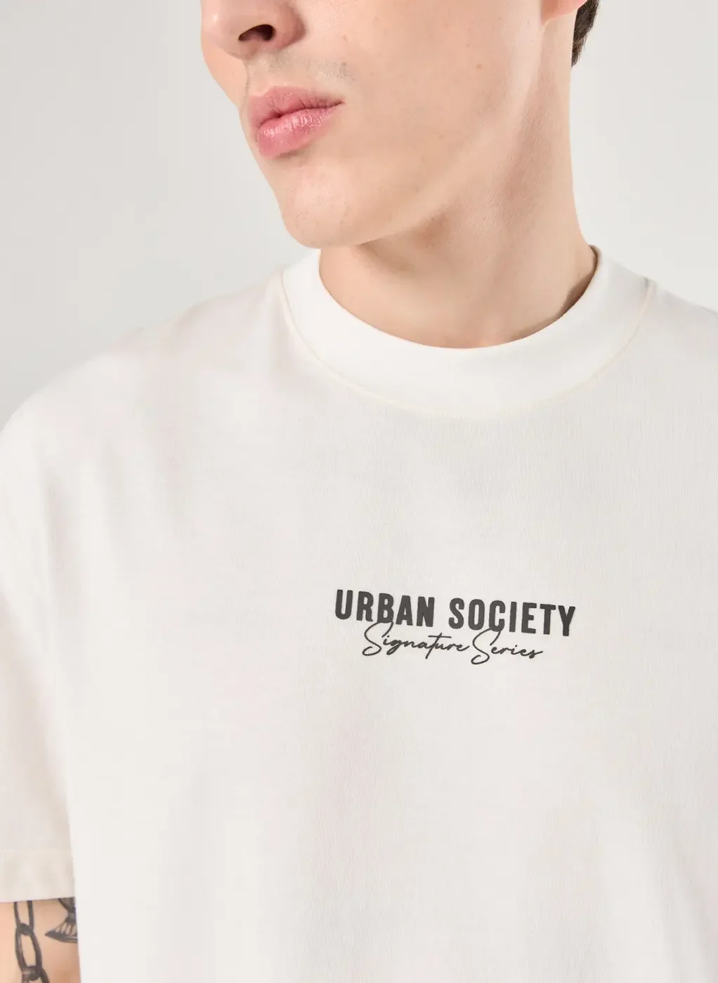 Camiseta Comfort Off-White Urban