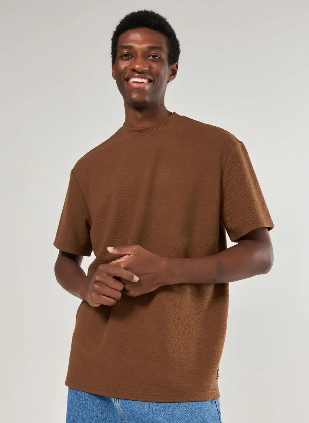 Camiseta Comfort Texturizada Marrom