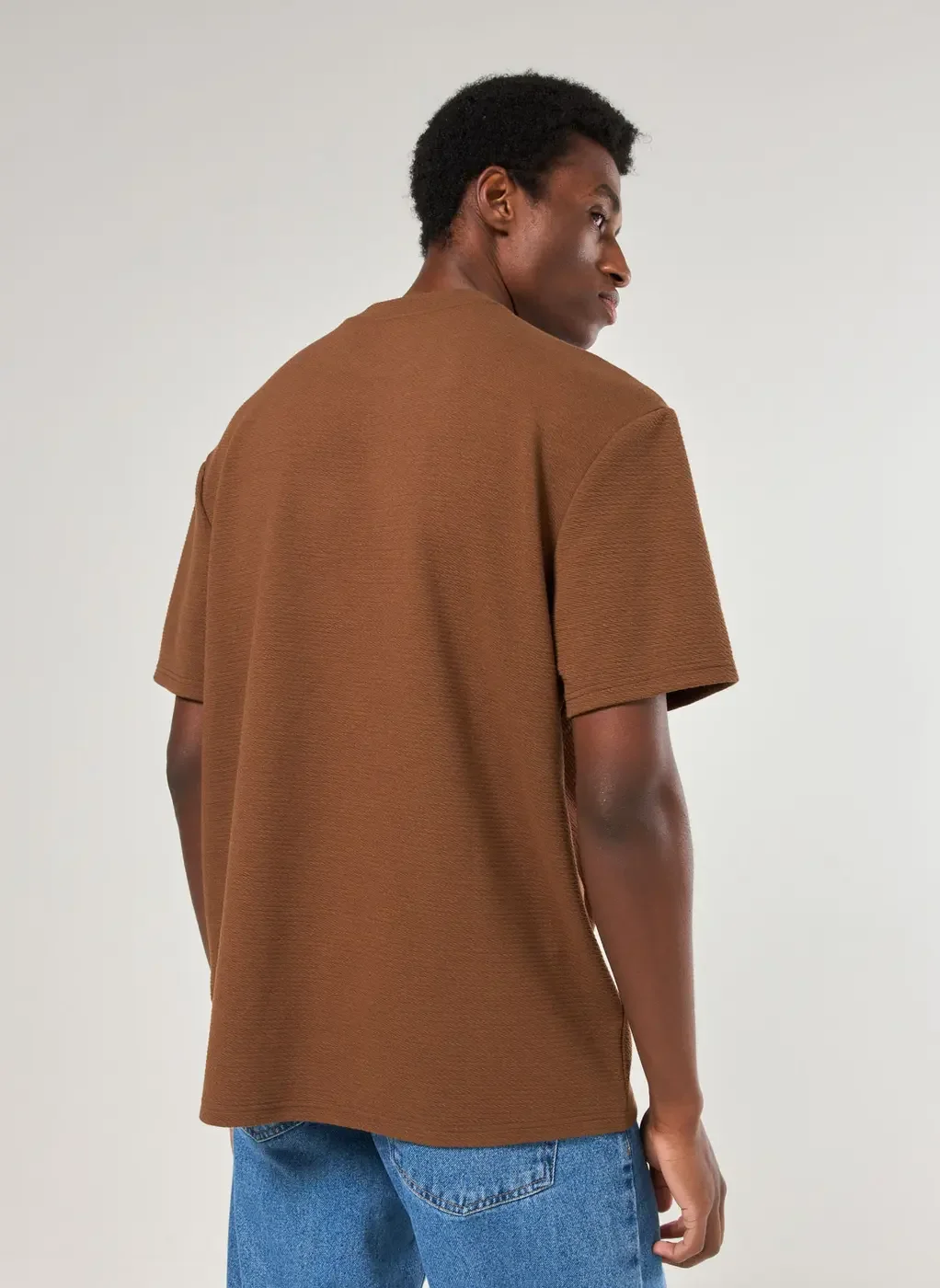 Camiseta Comfort Texturizada Marrom