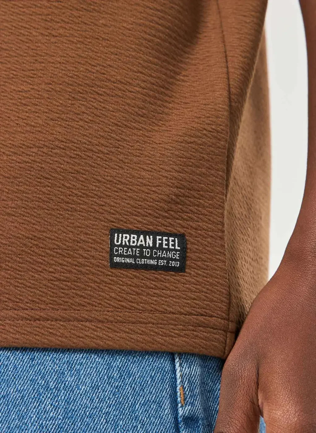 Camiseta Comfort Texturizada Marrom