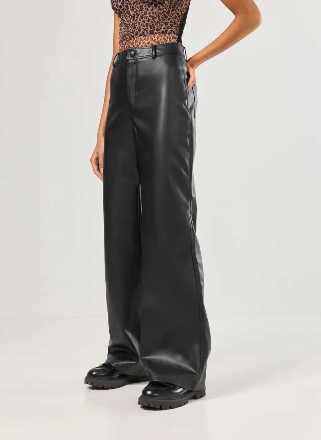 Calça Reta Em Poliuretano