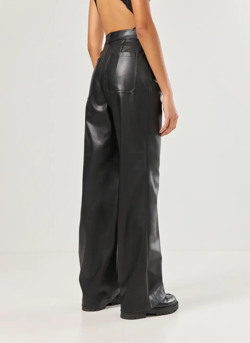 Calça Reta Em Poliuretano