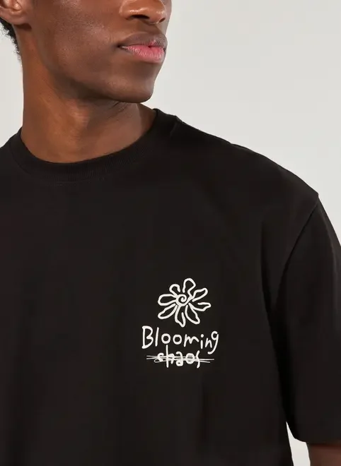 Camiseta Comfort Preta Blooming