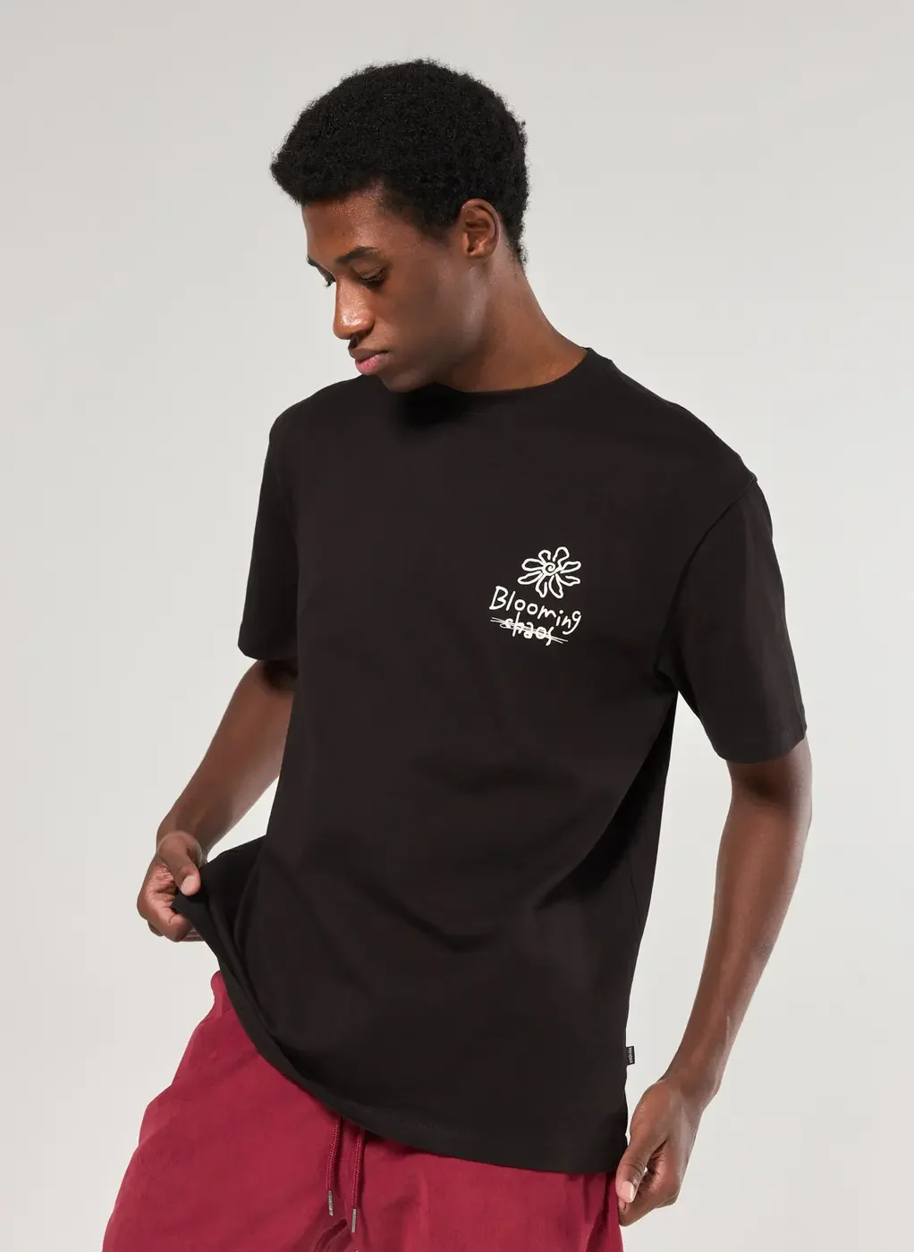 Camiseta Comfort Preta Blooming