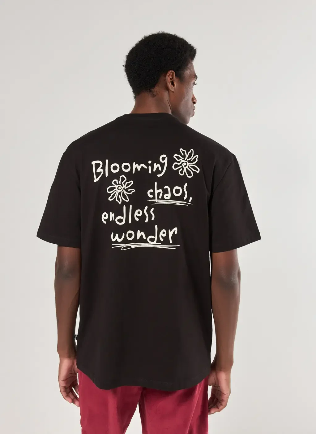Camiseta Comfort Preta Blooming