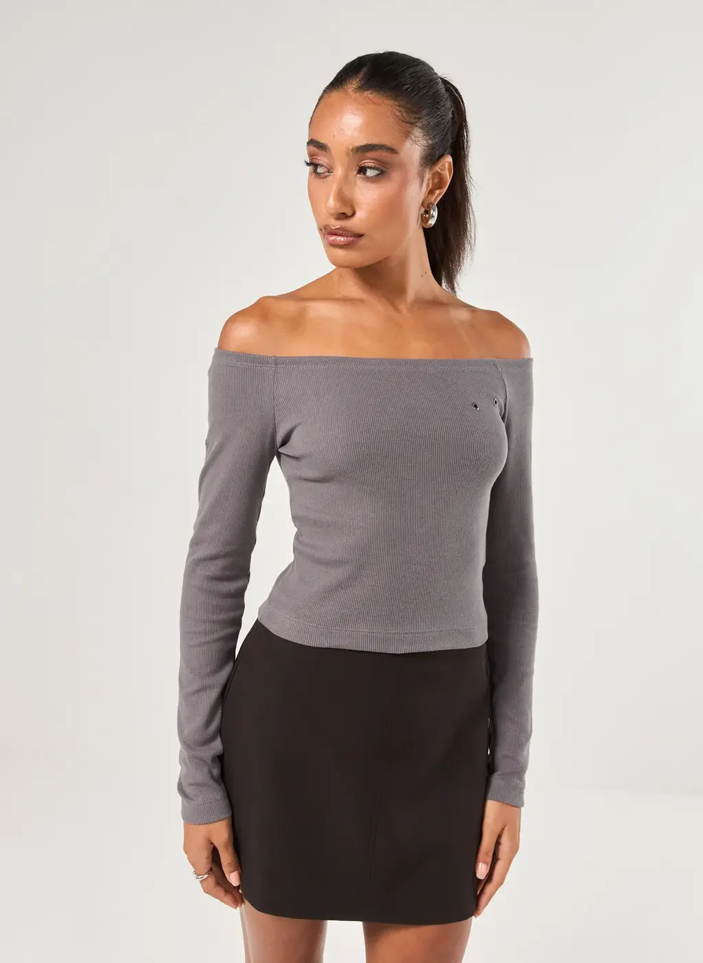 Blusa Ombro A Ombro Com Ilhós