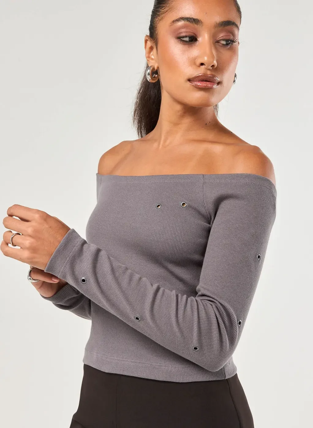 Blusa Ombro A Ombro Com Ilhós