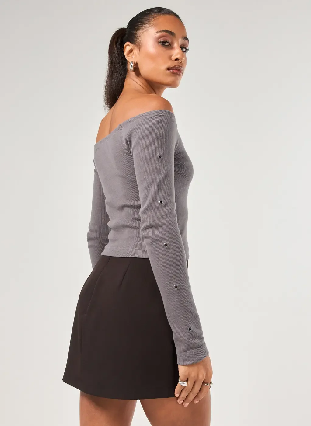 Blusa Ombro A Ombro Com Ilhós