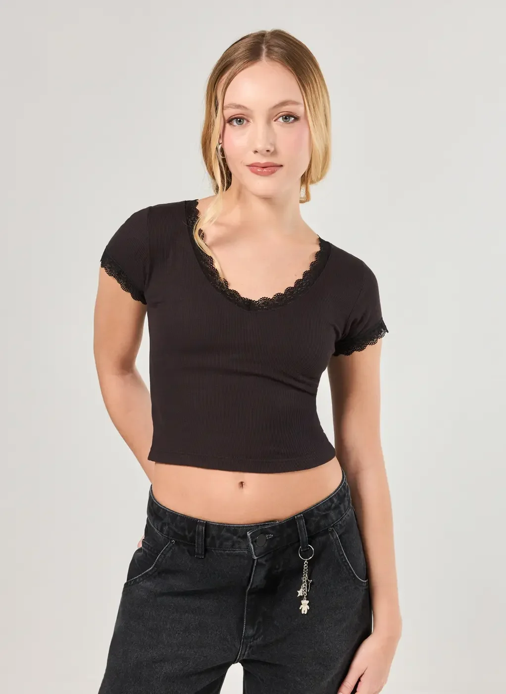 Cropped Preto Detalhes Renda