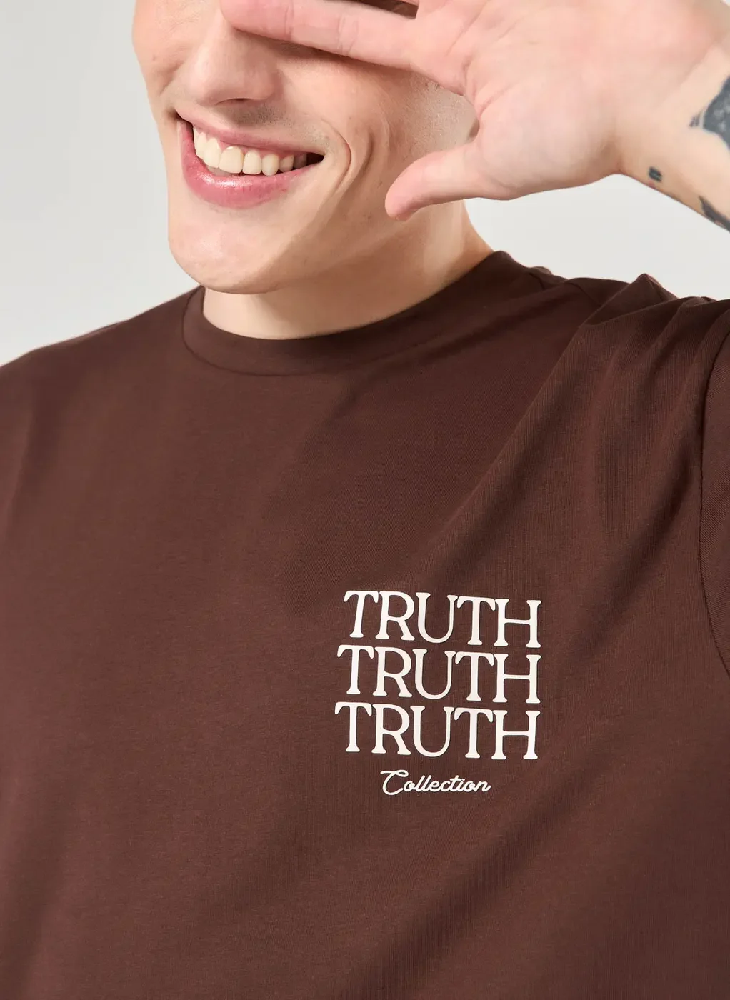 Camiseta Comfort Marrom Truth