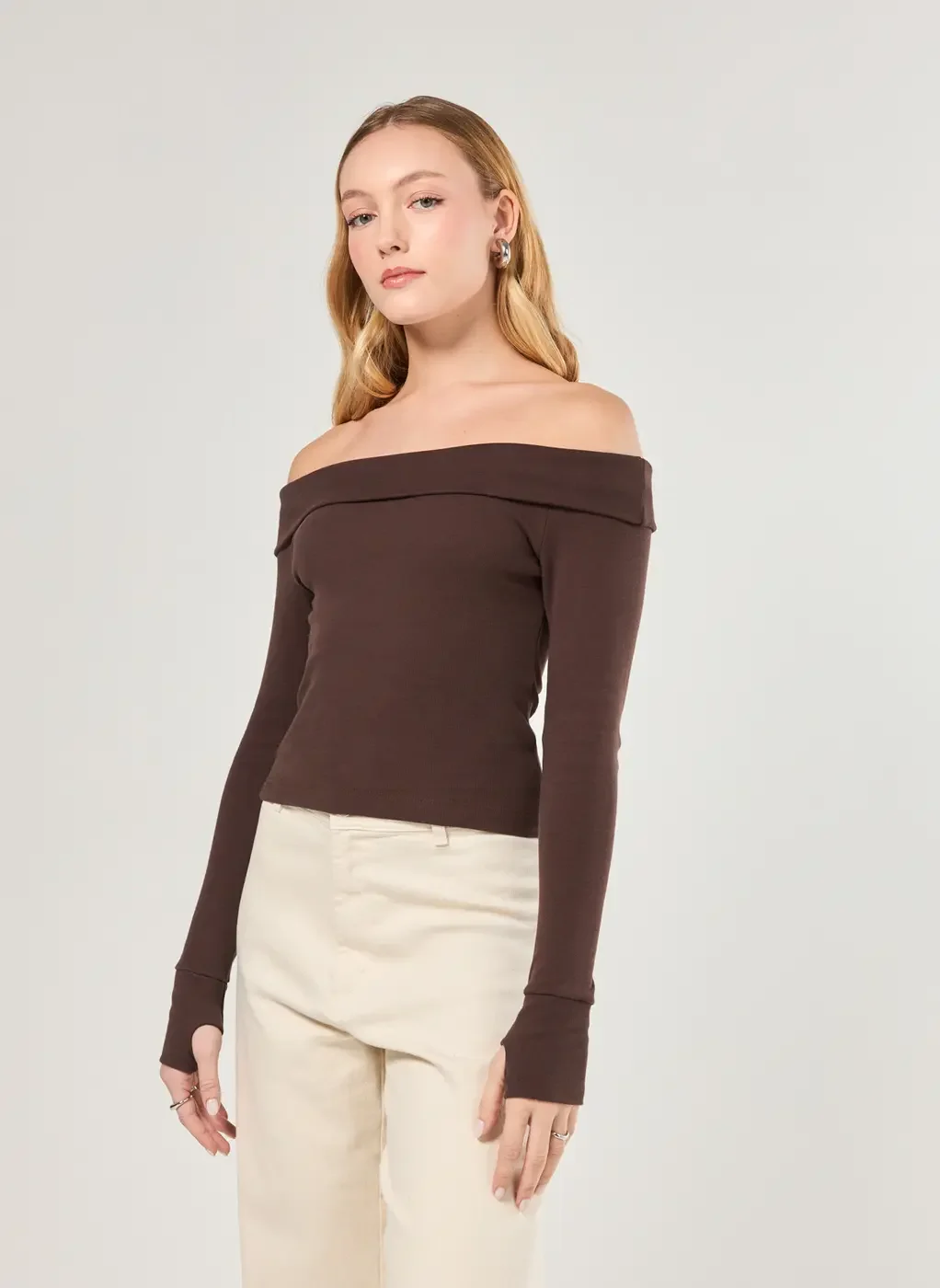 Blusa Manga Longa Ombro A Ombro Marrom