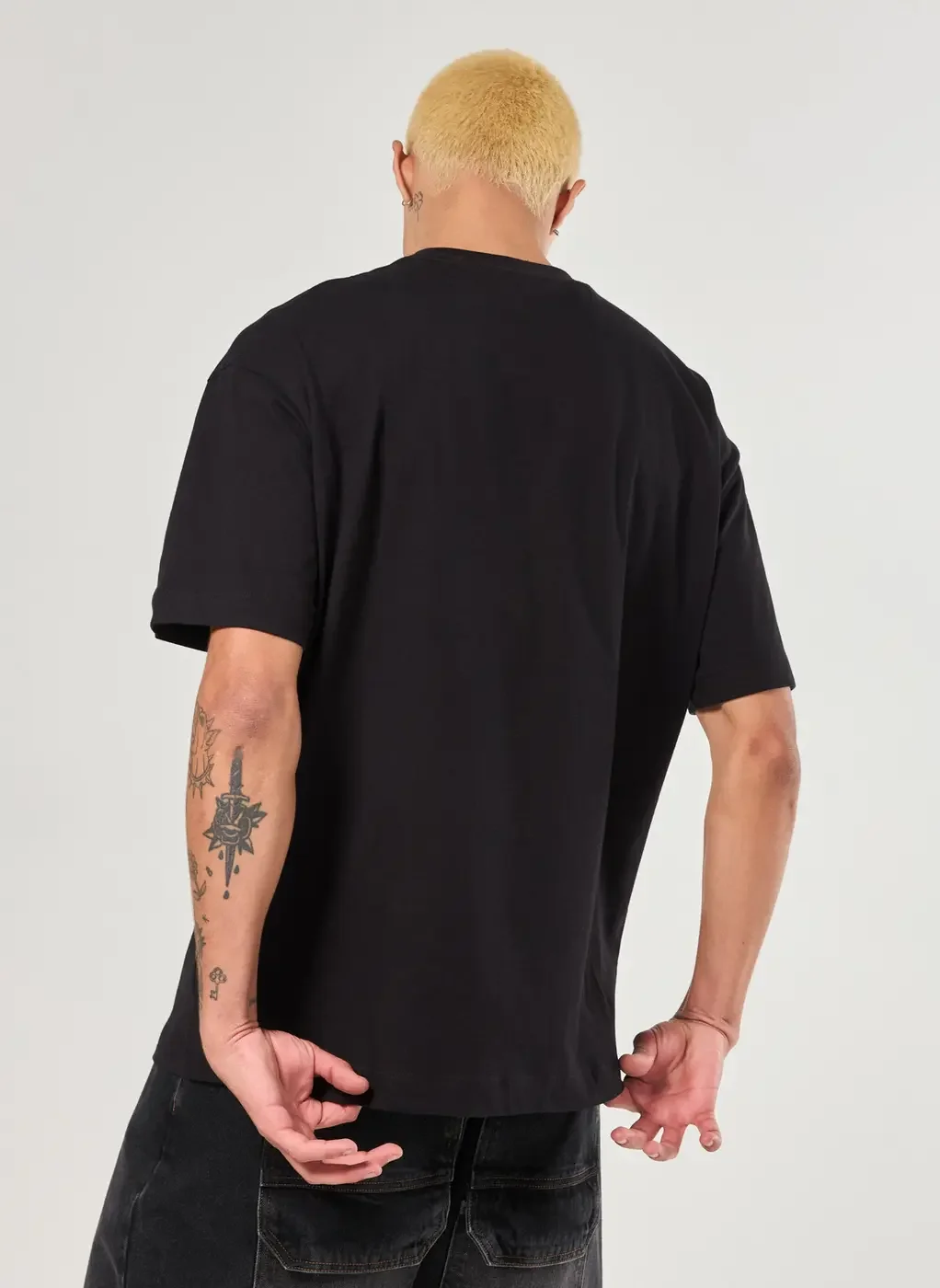 Camiseta Relaxed Preta Bordado Fantasma