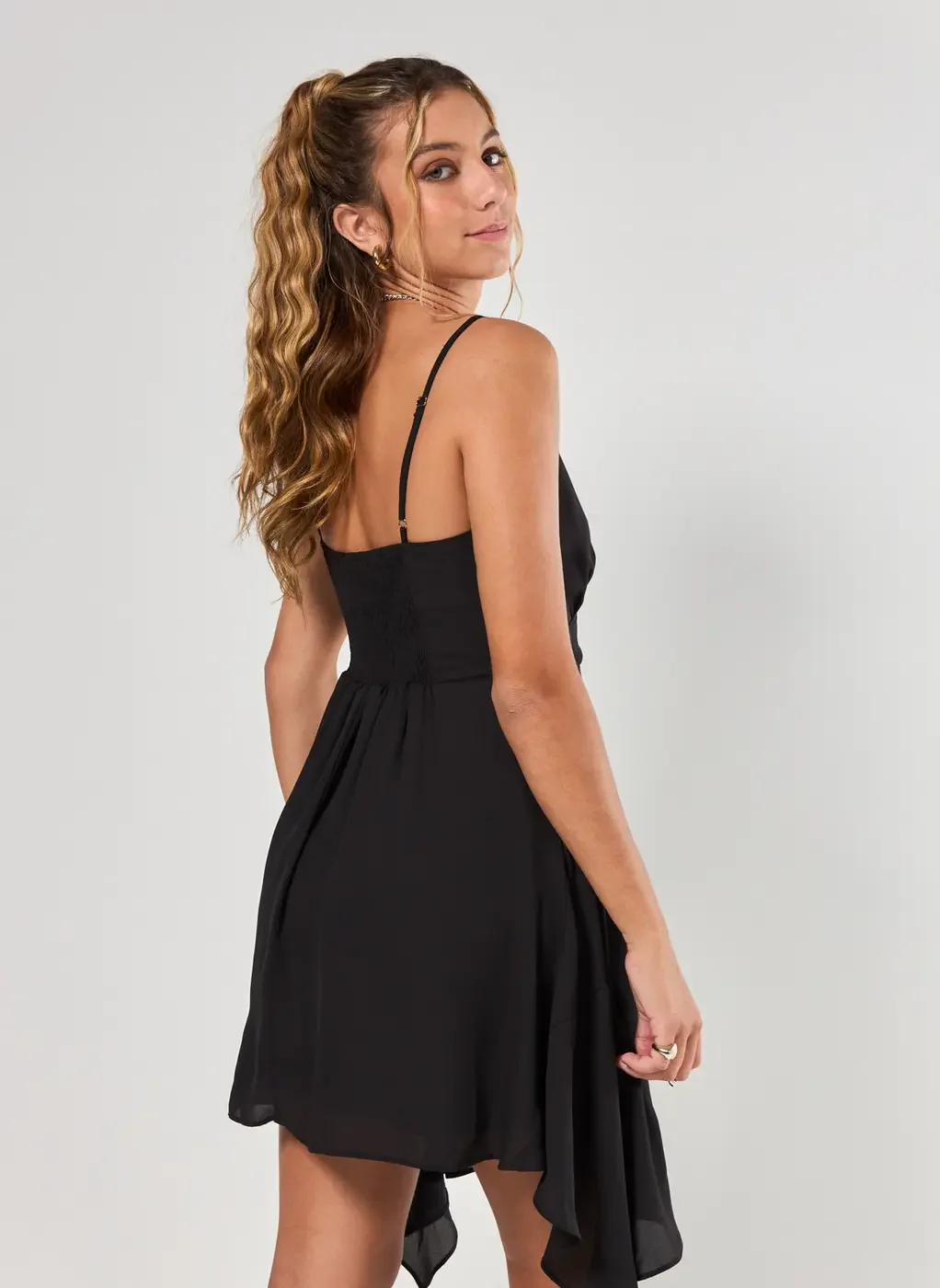 Vestido Curto Com Pontas