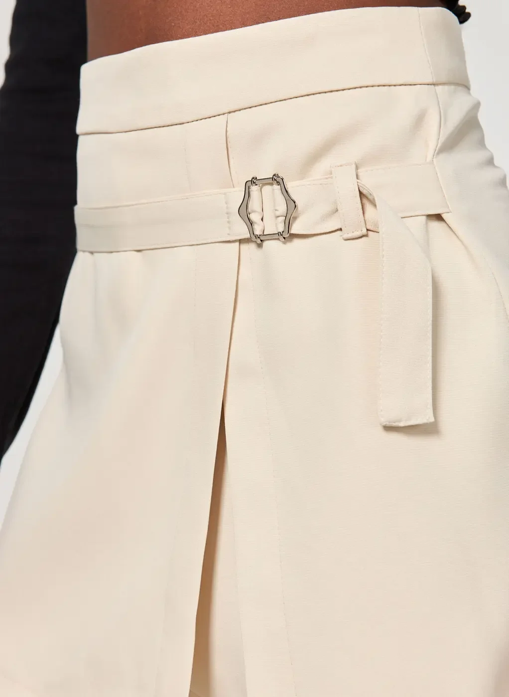 Short Saia Com Cintinho