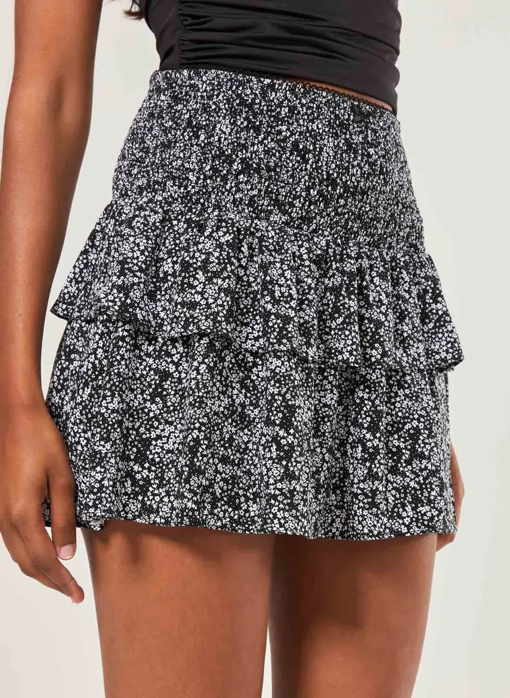 Saia Lastex Babados Preta Florida