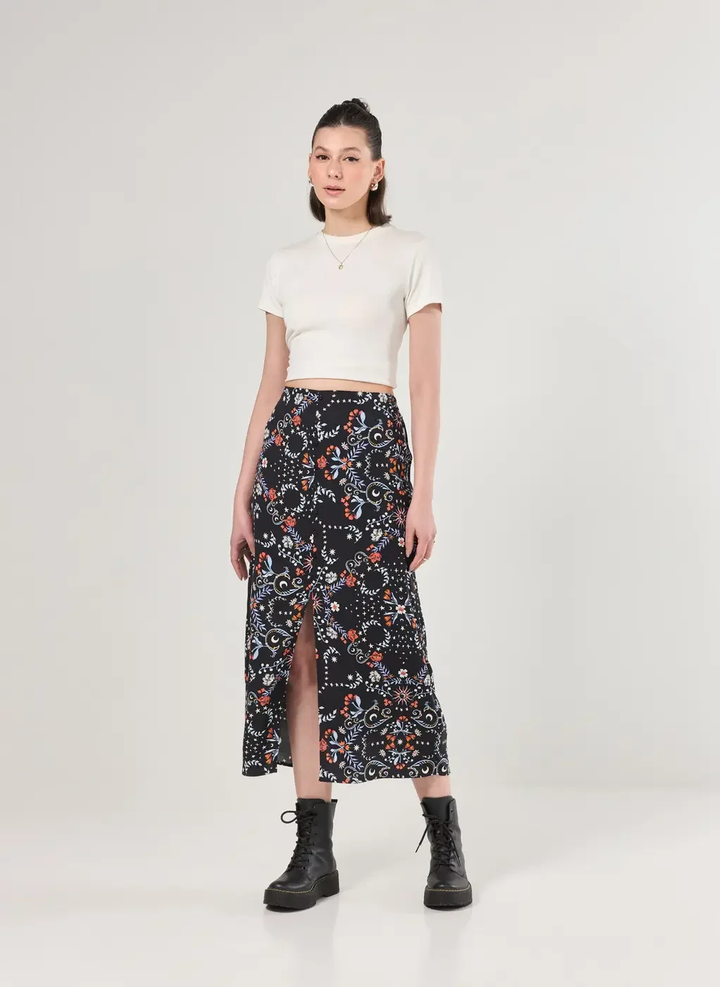 Saia Midi Preta Estampa Florida