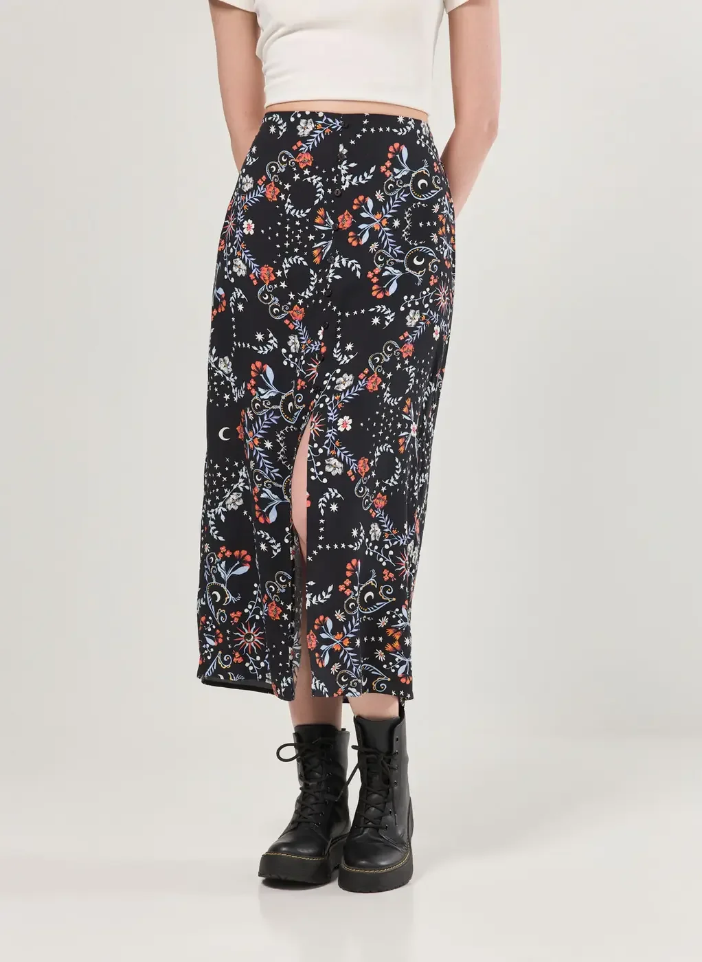 Saia Midi Preta Estampa Florida